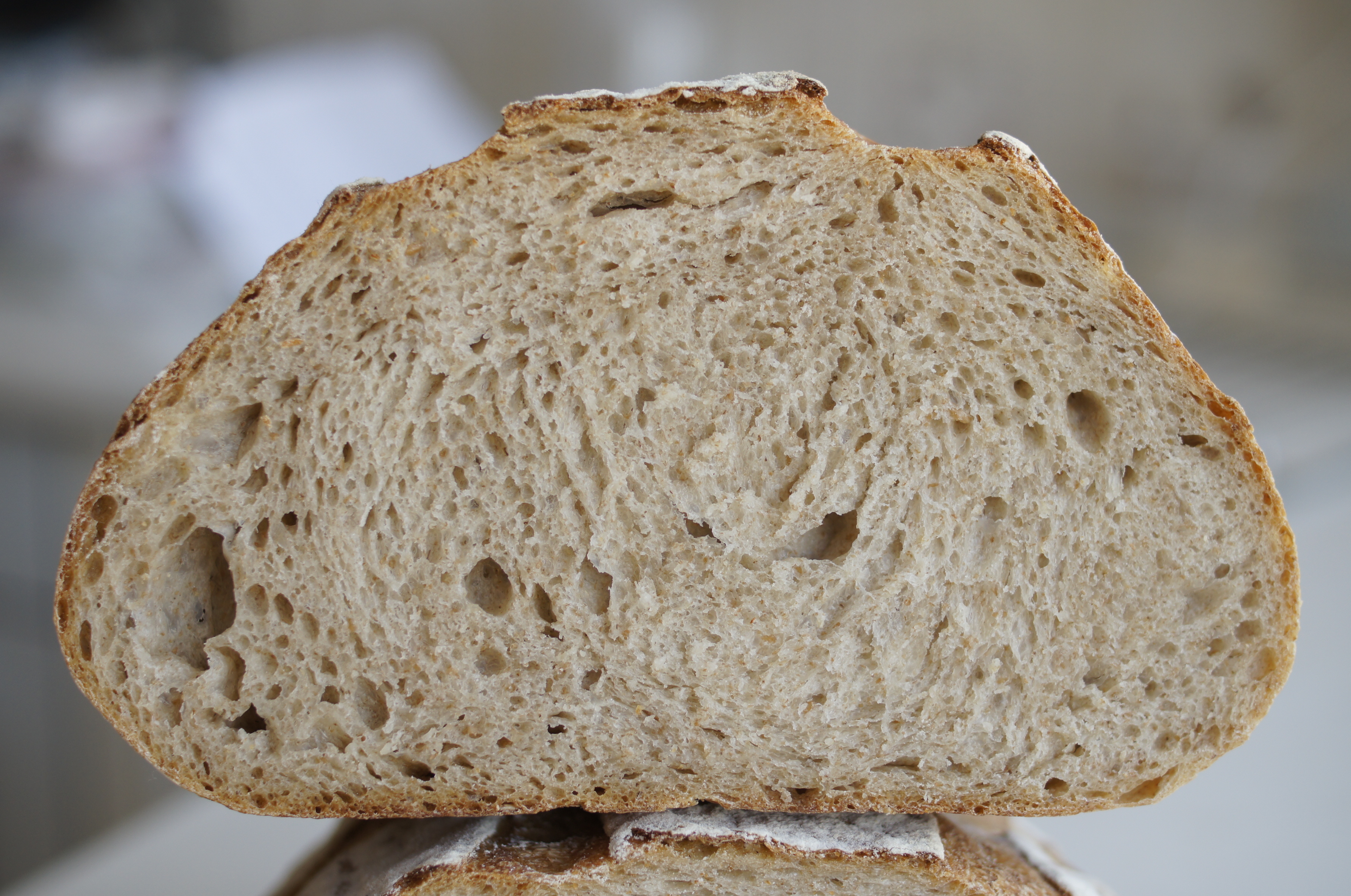 Белый хлеб во сне к чему снится. Печеный хлеб. Цельнозерновой хлеб белый. Срез хлеба. Клеклый хлеб клеклый хлеб.